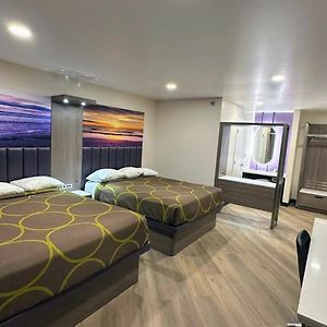 Queen Room Two Queen Beds Kitchenette